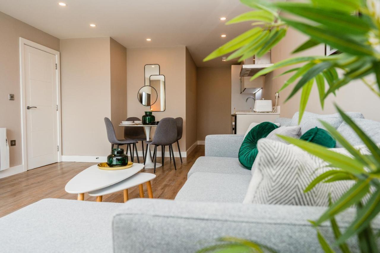 Vichy - The Glass House Vip Luxury With Gym, Cinema & Gaming Rooms, And Work Space Access Kingston upon Hull