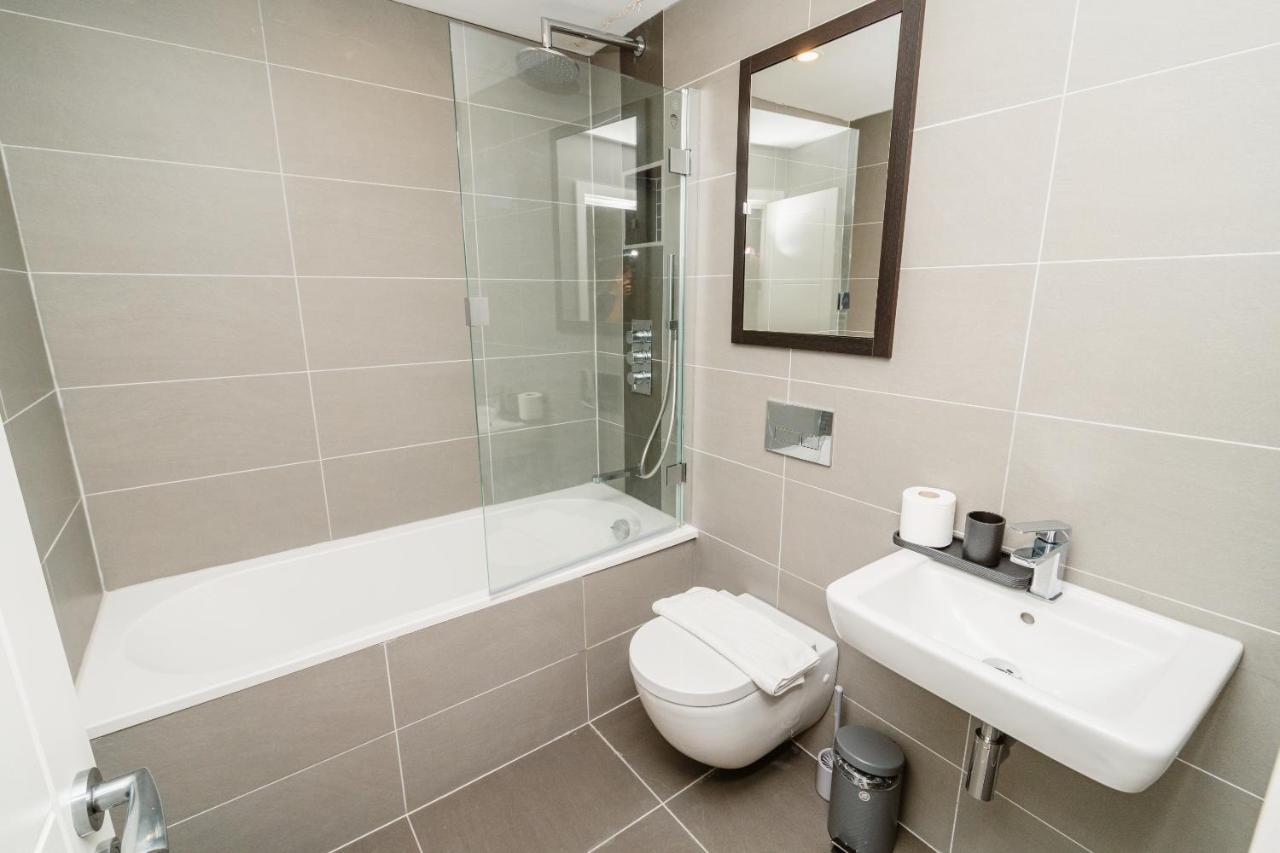 Vichy - The Glass House Vip Luxury With Gym, Cinema & Gaming Rooms, And Work Space Access *