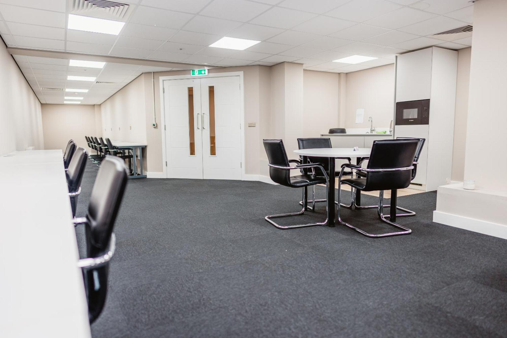 Vichy - The Glass House Vip Luxury With Gym, Cinema & Gaming Rooms, And Work Space Access Apartment Kingston upon Hull
