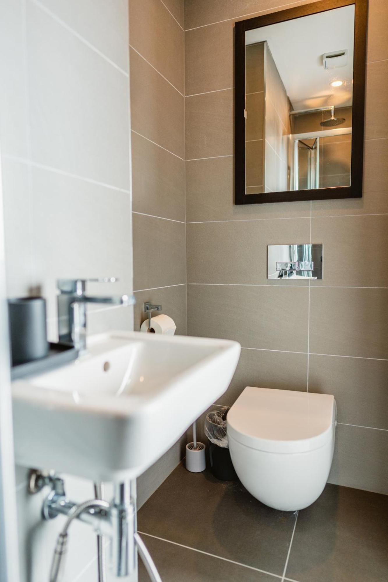 Vichy - The Glass House Vip Luxury With Gym, Cinema & Gaming Rooms, And Work Space Access * Kingston upon Hull