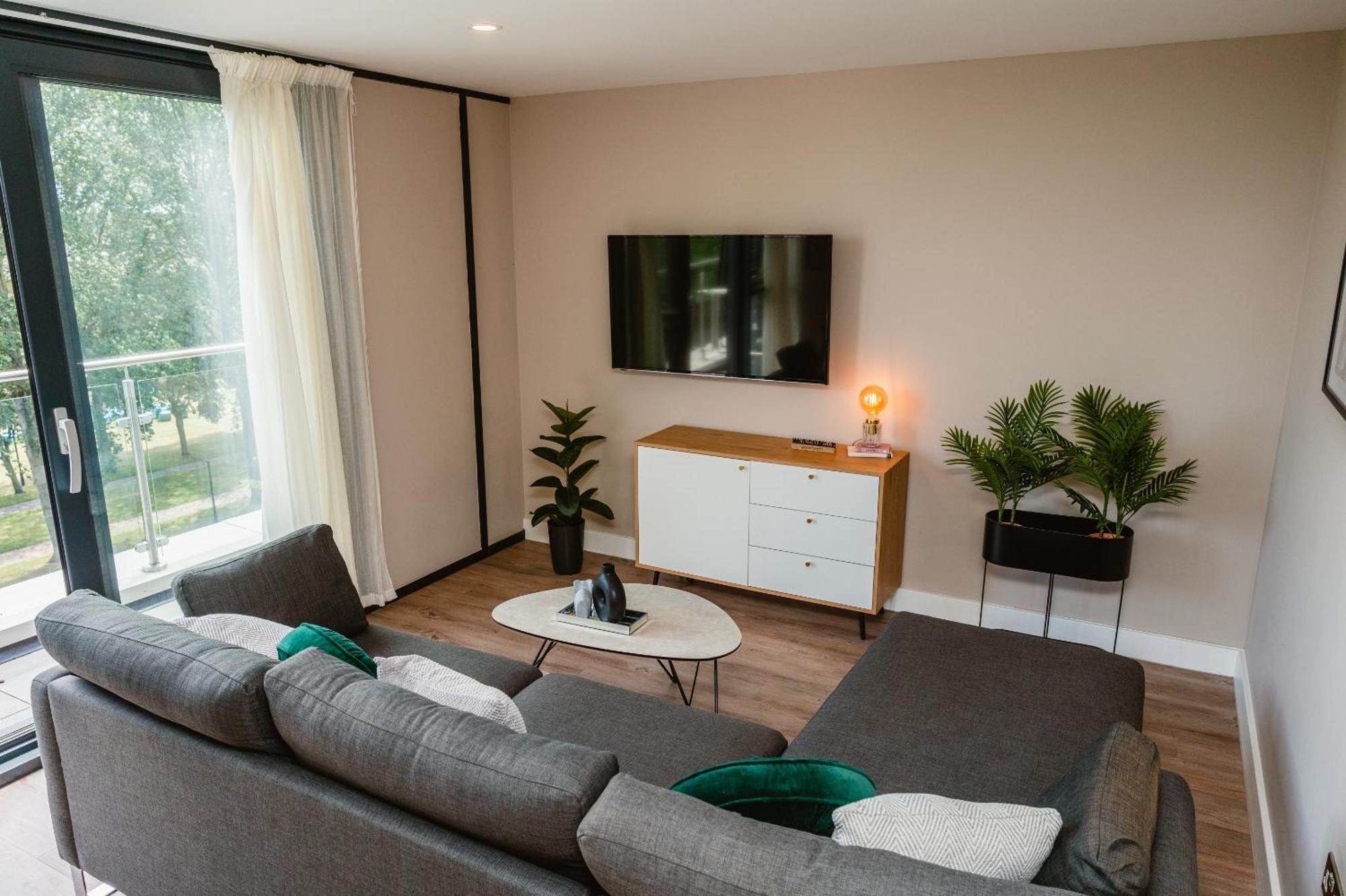 Vichy - The Glass House Vip Luxury With Gym, Cinema & Gaming Rooms, And Work Space Access * Kingston upon Hull