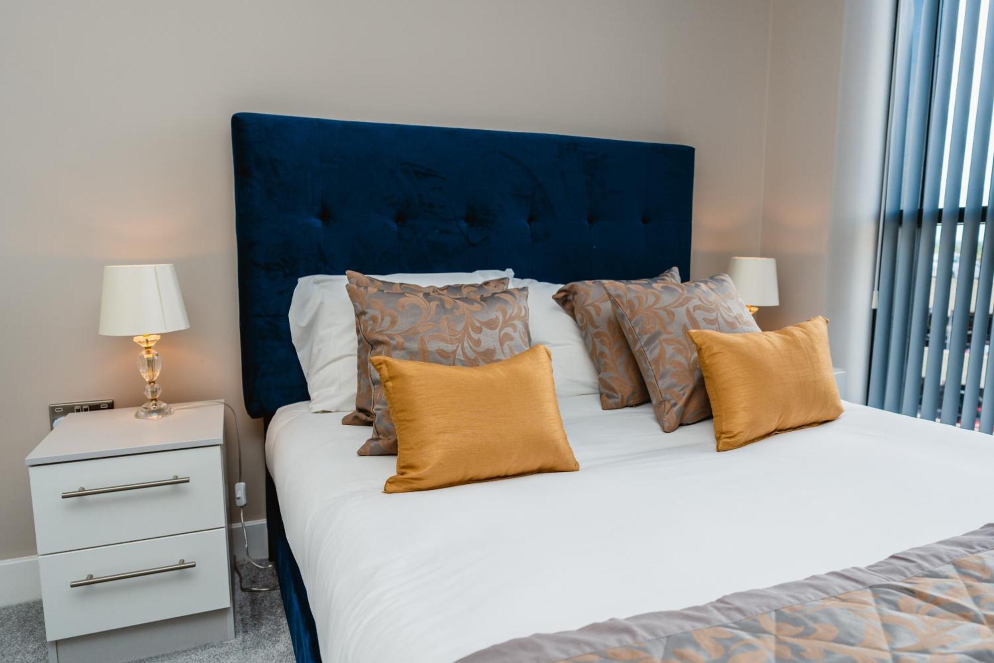 Vichy - The Glass House Vip Luxury With Gym, Cinema & Gaming Rooms, And Work Space Access * Kingston upon Hull