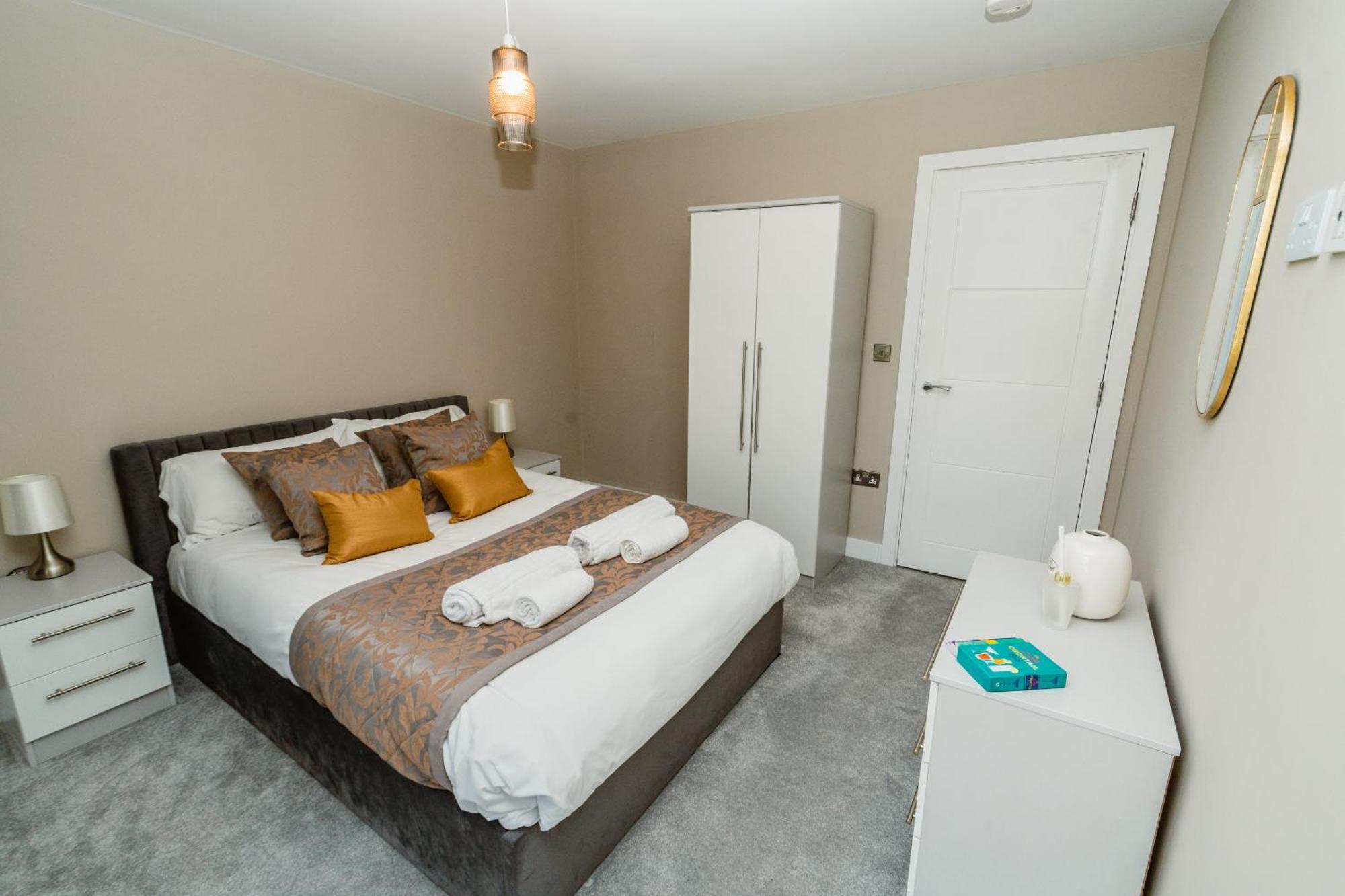 Vichy - The Glass House Vip Luxury With Gym, Cinema & Gaming Rooms, And Work Space Access * Kingston upon Hull