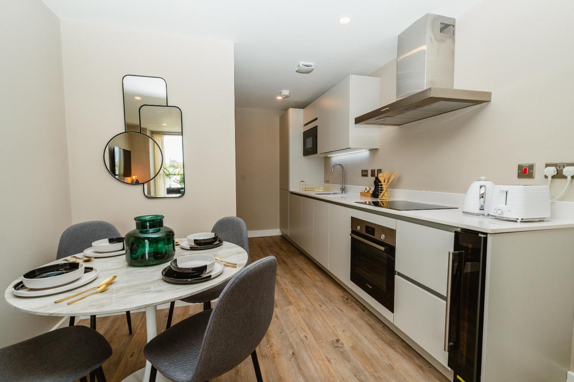 Vichy - The Glass House Vip Luxury With Gym, Cinema & Gaming Rooms, And Work Space Access *